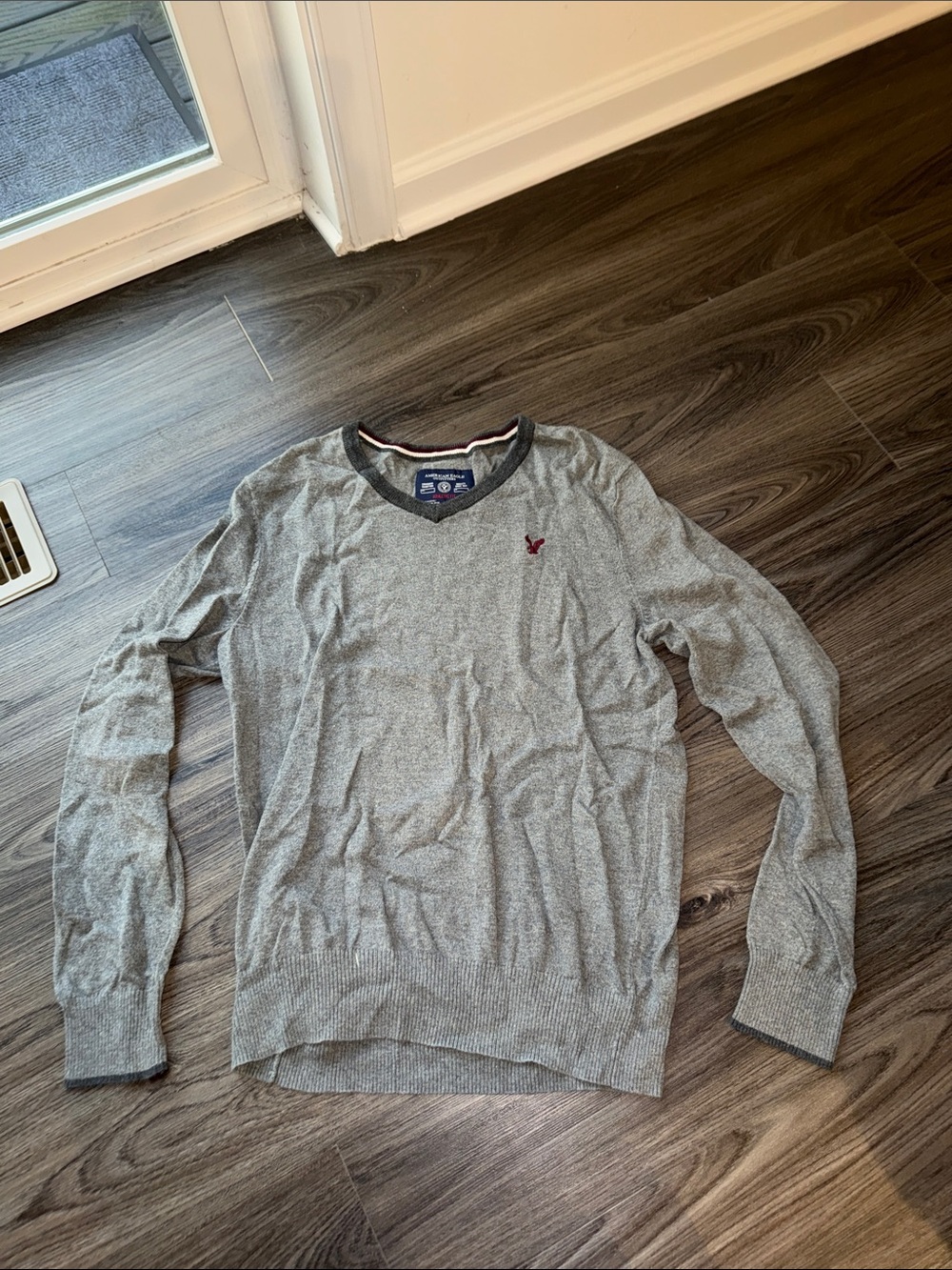 American Eagle Men's Gray V-Neck Sweater